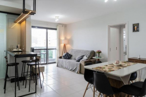 Apto com varanda e churrasq 500m da praia RML605